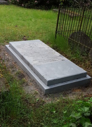 naarden_oude_begraafplaats_restauratie_grafsteen