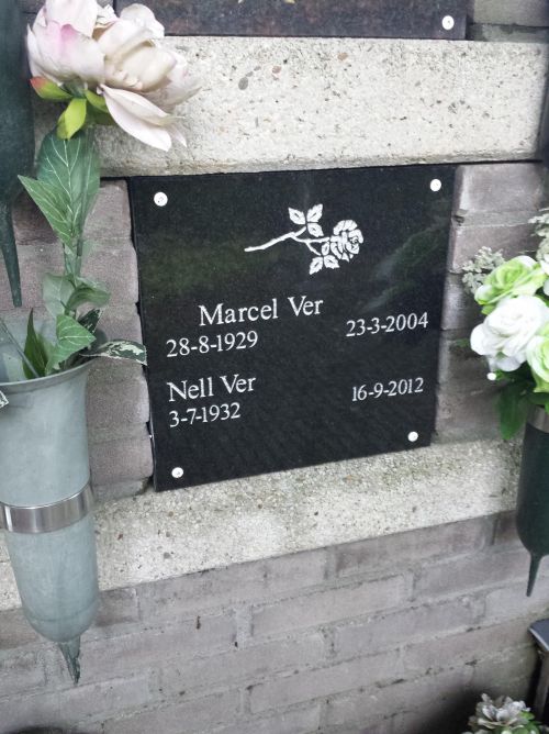 Sluitplaat of urnentegel Sluitplaat of urnentegel