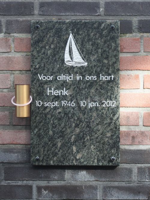 Sluitplaat of urnentegel Sluitplaat of urnentegel