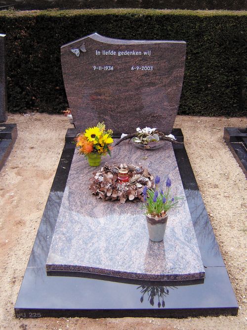 Enkel monument Himalaya en Zwart graniet (EM004) Enkel monument Himalaya en Zwart graniet (EM004)