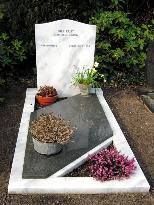 Enkel monument Astir marmer (EM009) Enkel monument Astir marmer (EM009)