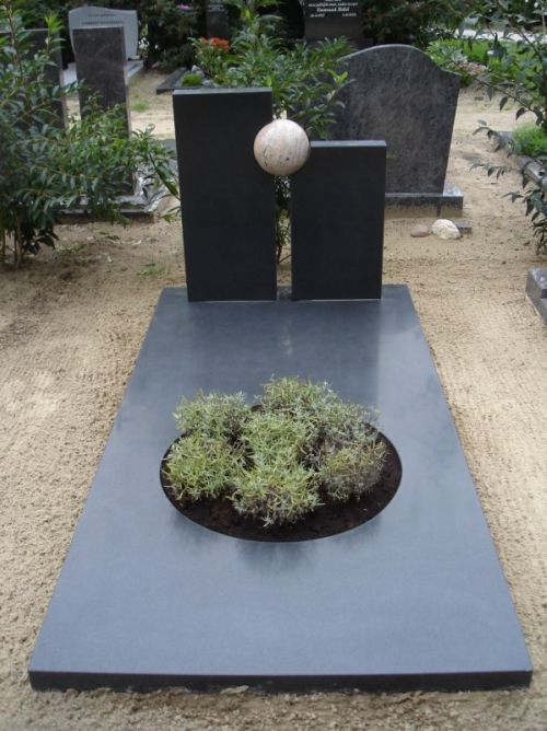 Enkel monument Zwart graniet gezoet (EM024)