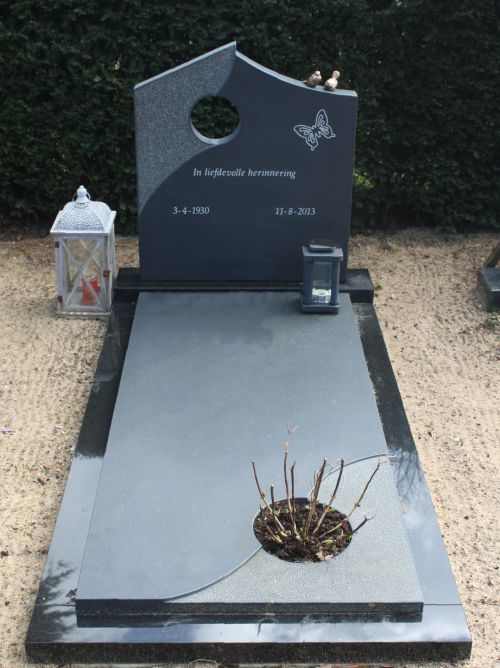 Enkel monument Zwart graniet (EM042) Enkel monument Zwart graniet (EM042)