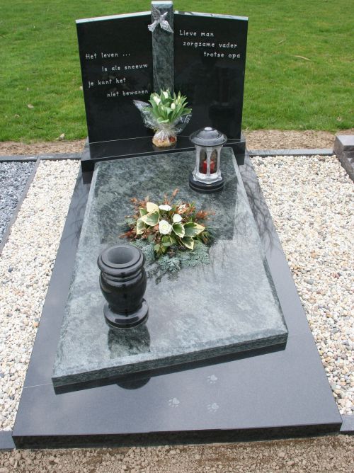 Enkel monument Zwart graniet - Olive Green graniet (EM 053) Enkel monument Zwart graniet - Olive Green graniet (EM 053)