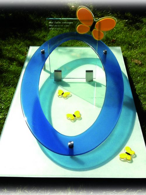 Kindermonument glas Kindermonument glas