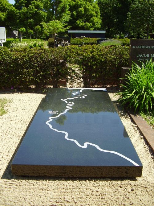 Liggend monument Zwart graniet Liggend monument Zwart graniet