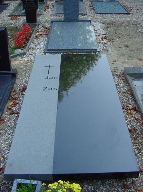 Liggend monument Zwart graniet Liggend monument Zwart graniet