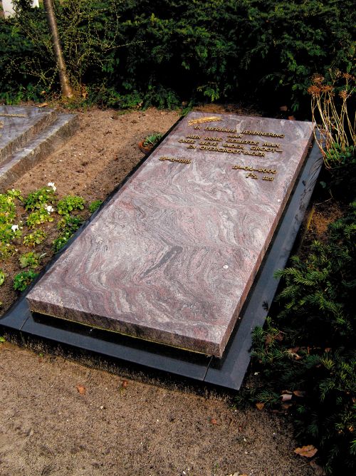 Liggend monument Paradiso graniet Liggend monument Paradiso graniet