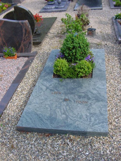 Liggend monument Verde Maritaca graniet Liggend monument Verde Maritaca graniet