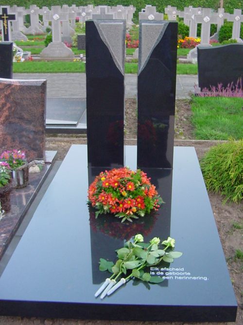 Liggend monument Zwart graniet Liggend monument Zwart graniet