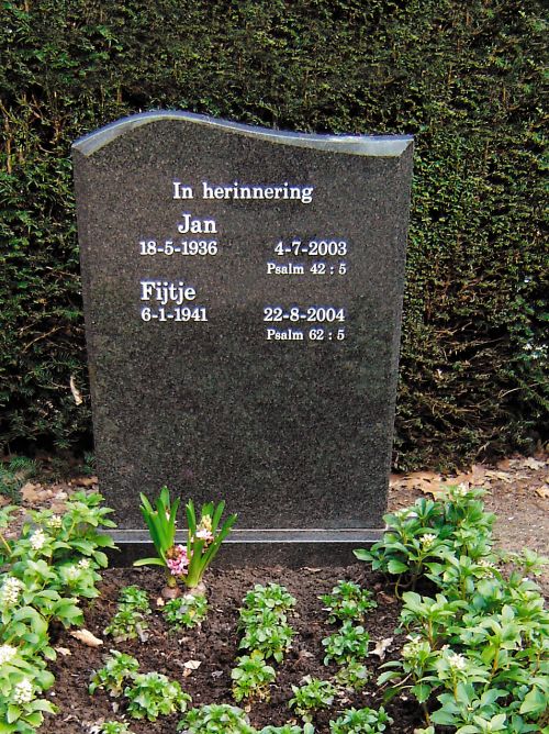 Staand monument Impala graniet Staand monument Impala graniet