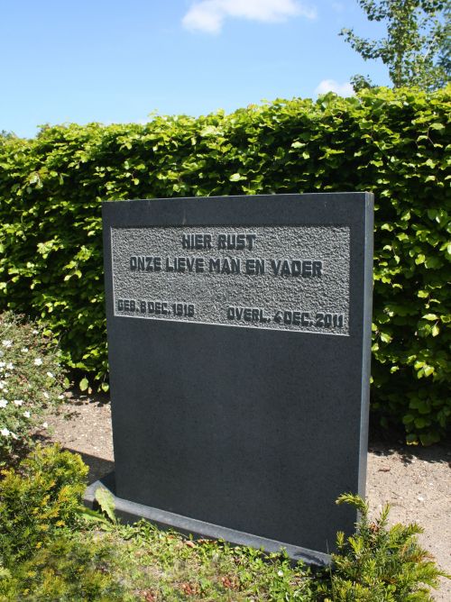 Staand monument Zwart graniet gezoet Staand monument Zwart graniet gezoet