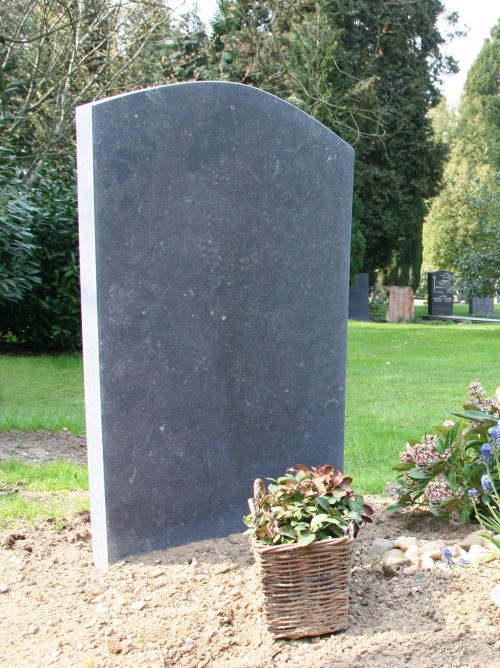 Staand monument Belgisch Hardsteen Staand monument Belgisch Hardsteen
