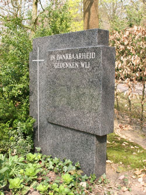 Staand monument Impala graniet