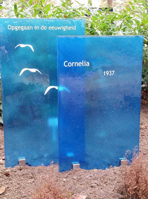 Glasmonument blauw Glasmonument blauw