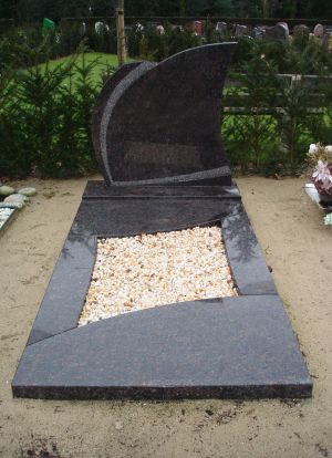 Enkel monument Tan Brown graniet (EM021)
