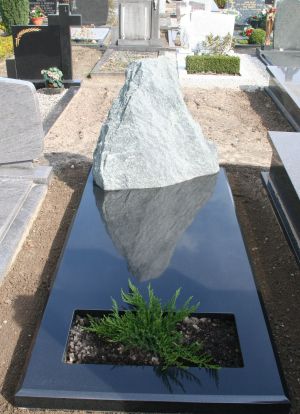 Enkel monument Zwart graniet - Kwartsiet (EM 049)