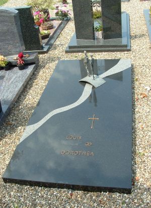 Liggend monument Zwart graniet Liggend monument Zwart graniet