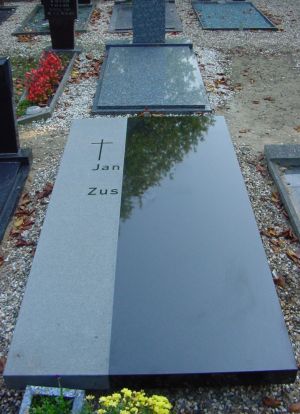 Liggend monument Zwart graniet Liggend monument Zwart graniet