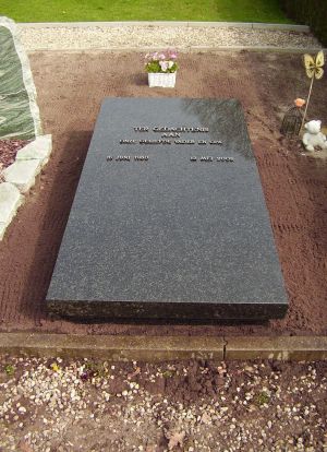 Liggend monument Impala graniet Liggend monument Impala graniet