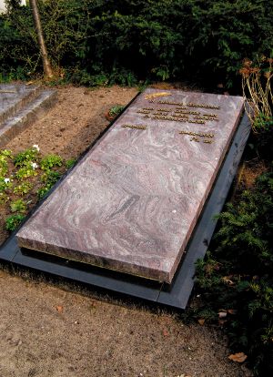 Liggend monument Paradiso graniet Liggend monument Paradiso graniet