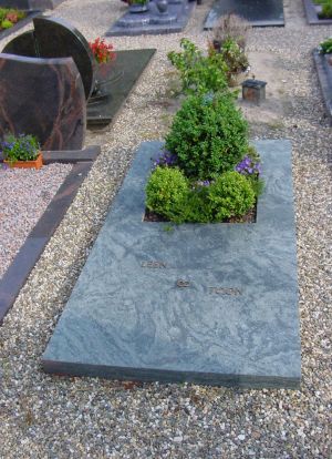 Liggend monument Verde Maritaca graniet Liggend monument Verde Maritaca graniet