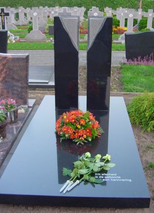 Liggend monument Zwart graniet Liggend monument Zwart graniet