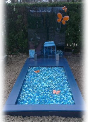 Glasmonument blauw glas Glasmonument blauw glas