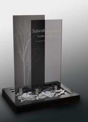 Glasmonument grijs glas Glasmonument grijs glas